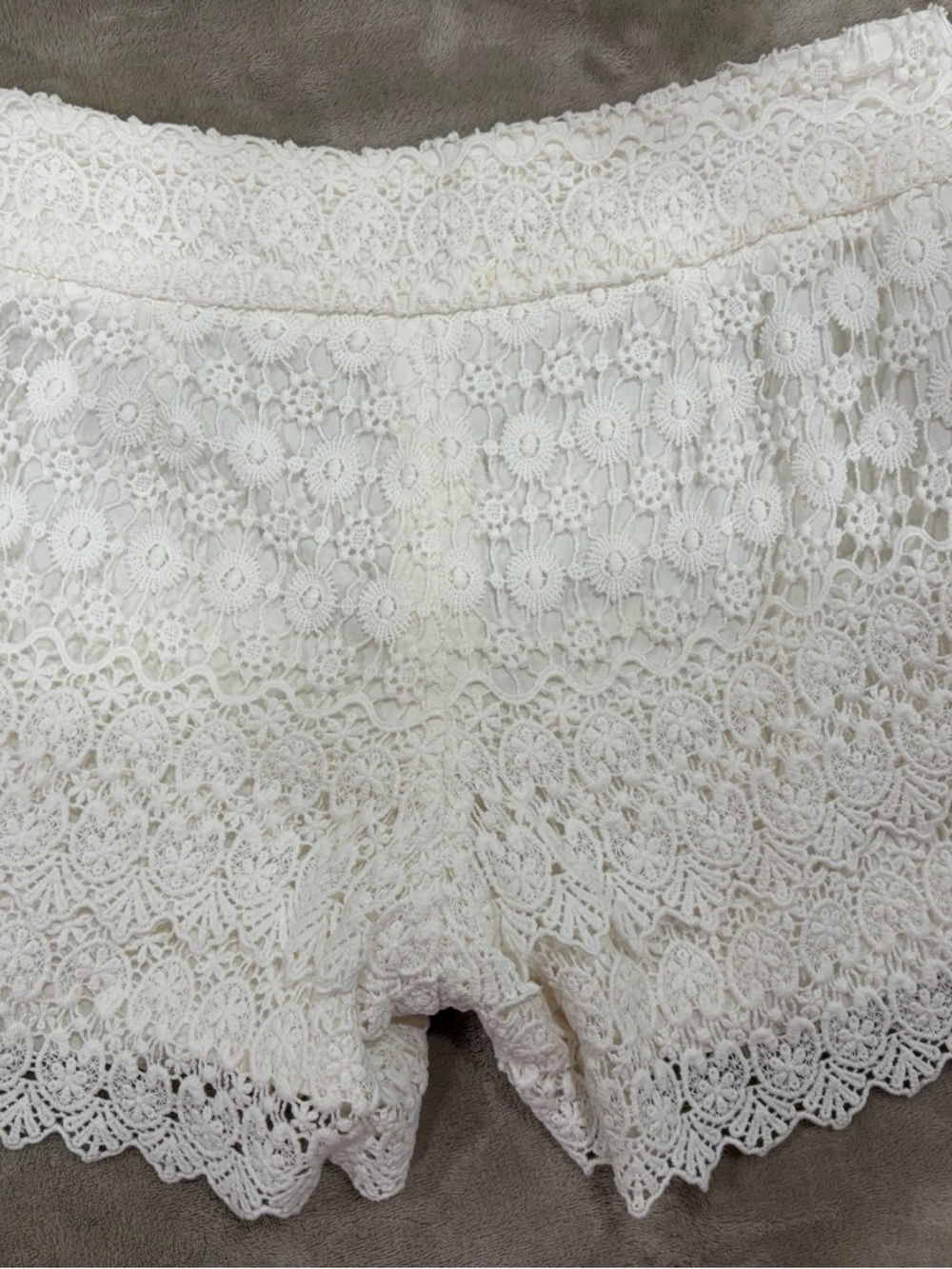 THE RIVIERA SHORT ANN TAYLOR LOFT size 0 crochet lace shorts in white.